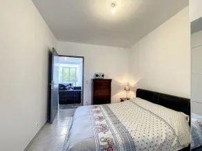 Spacious accommodation, in an air-conditioned building... - Image 2