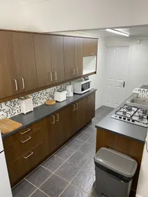Cosy 3 BR house with free parking, garden & wifi - Image 4