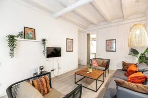Modern 2BR with balcony in Plaza España - Image 2
