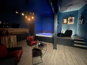 The Loft: Suite & Spa for couples - Image 2
