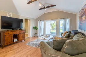 1 Bedroom Spacious Pet Friendly Inn - Image 2