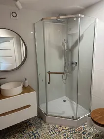 Modern flat in a peaceful area - Image 5
