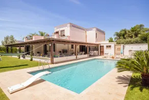 Splinterny villa med swimmingpool, have og bordtennis, et stenkast fra havet - Image 2