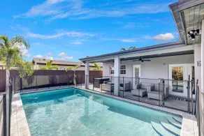 Heavenly Hollywood Pool Home - Image 5