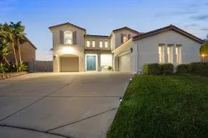 Sunset Crest - Home with stunning views, Pool, BBQ - Image 3