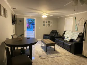 Bev's Beachy Bungalow - Image 2