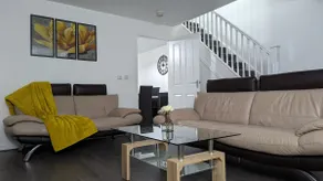 ClariTurf 4 Bed House Stadia Parks Canal Sky Nflix - Image 2