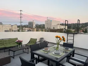 Modern 3B3B Home w/ Rooftop Views & Prime Location - Image 2