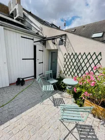 Cottage with pool access - Image 4