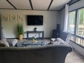 Lac du Bonnet's Secret Oasis * Newly Renovated * - Image 3