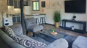 Lac du Bonnet's Secret Oasis * Newly Renovated * - Image 2