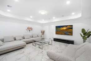 Luxurious Jersey City Duplex - Image 3