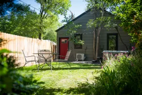 Downtown with hot tub and fenced-in yard - Image 2