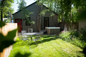 Downtown with hot tub and fenced-in yard - Image 4
