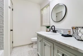 Fully renovated 3BR country escape in Crowley - Image 5