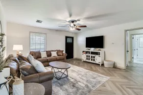 Fully renovated 3BR country escape in Crowley - Image 4