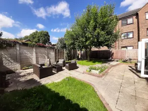 Wokingham - Central 2 beds home with parking - Image 5