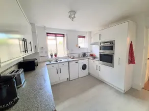 Wokingham - Central 2 beds home with parking - Image 4