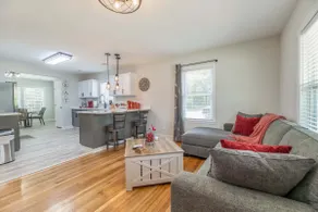 Southern Comfort Bungalow~ Cozy, Central, Charming - Image 4