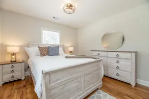 Southern Comfort Bungalow~ Cozy, Central, Charming - Image 5