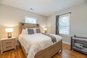 Southern Comfort Bungalow~ Cozy, Central, Charming - Image 3