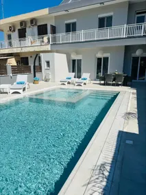 Flev's Luxury House with pool - Image 3