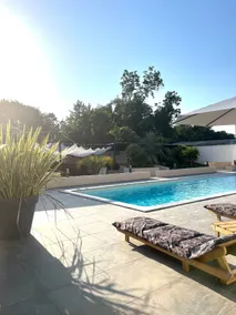 Modern accommodation with pool by the sea - Image 3