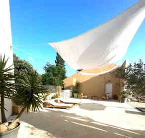 Modern accommodation with pool by the sea - Image 4