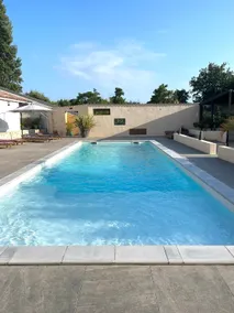 Modern accommodation with pool by the sea - Image 2