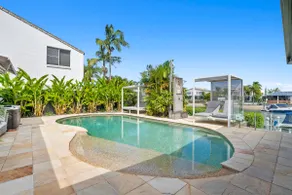 Seaclusion Waterfront Heated Spa and Pool - Image 2