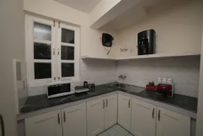 Parisian Private Cottage with Fast WiFi & Parking! - Image 5