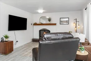 Stylish, spacious, & private 3 bedroom home - Image 5