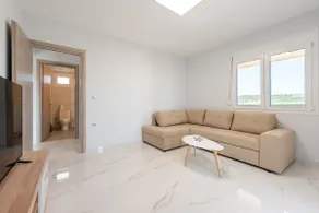 Apartment with 2 bdrms in beachfront location - Image 2