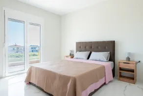 Apartment with 2 bdrms in beachfront location - Image 4