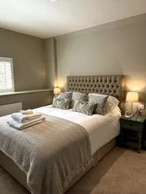 Perfectly Positioned Hambleden House - Image 3