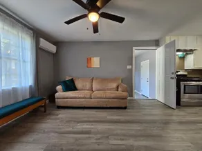 Benbrook Bungalow, quiet, close to lake & downtown - Image 2