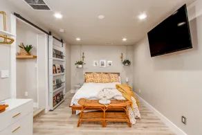 Boho Bungalow - walk to Hyde Park, Downtown+Skiing - Image 4