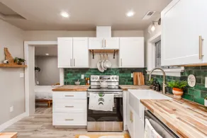 Boho Bungalow - walk to Hyde Park, Downtown+Skiing - Image 3