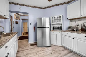 Entire 3Br House in Buffalo w/AC & Free Parking - Image 2