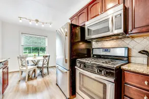 Chic 4BR/3BA-5min 2 Royal Oak DT-Super Fast WiFi - Image 3