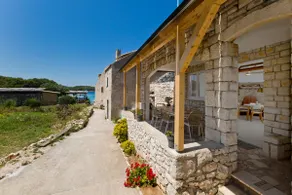 Robinson House Nicolina - Image 2