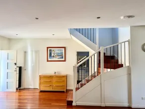 Cheerful 3bed home FreeP/Close to the station - Image 3
