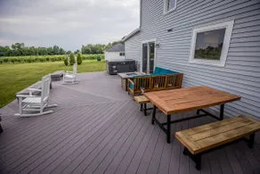 Lakeside Vineyard Farmhouse - Image 4