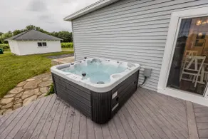 Lakeside Vineyard Farmhouse - Image 5