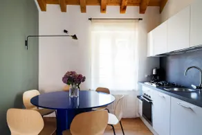 Double Private Parking, 2 Bedrooms & 2 Bathrooms - Elegant Apartment in Old Town - Image 2