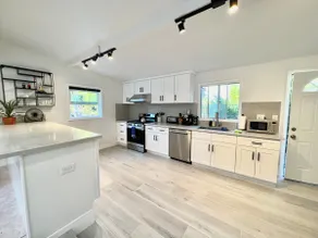 Quiet and Central 2bedroom House - Image 3