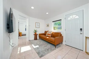 Quiet and Central 2bedroom House - Image 5