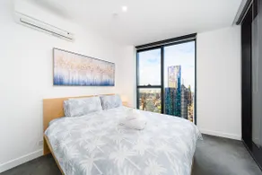 60F Luxury MelbCBD 3BR[2Bath] 8ppl,Free carpark - Image 2