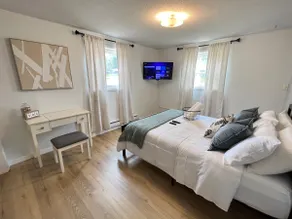 Charming 2BD 1BA Apartment - Image 3
