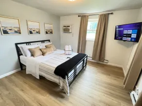 Charming 2BD 1BA Apartment - Image 2